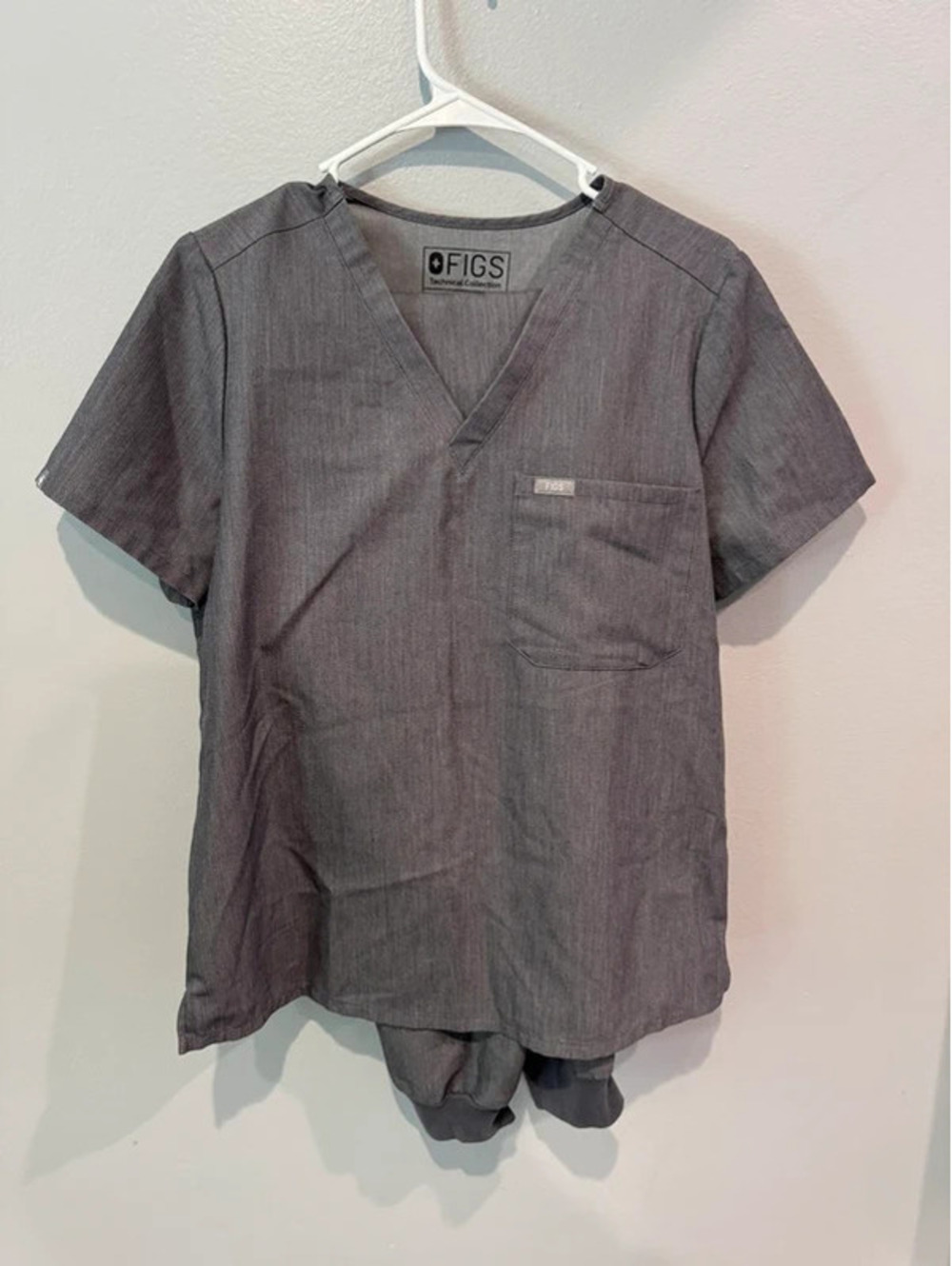 Figs technical collection 2 piece set, womens scrubs M